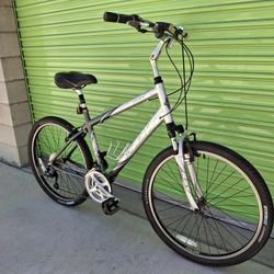 TREK HYBRID BIKE 21 SPEEDS TIRE 26 SIZE L