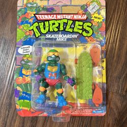 UNPUNCHED Factory Sealed Vintage Original 1991 Playmates TMNT Skateboardin’ Mike Action Figure