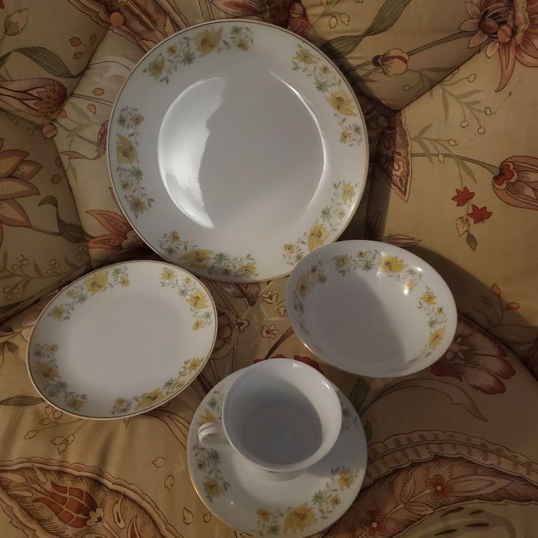 Yellow Flowers 60 Piece China Set