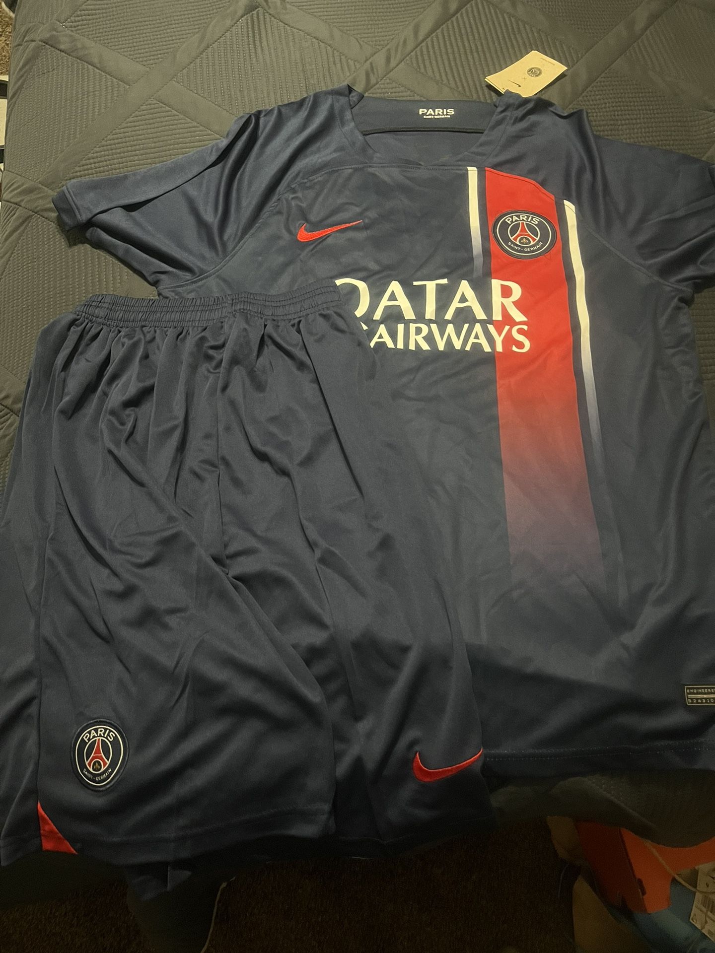 Paris jersey with shorts Men’s Size 2 Xl