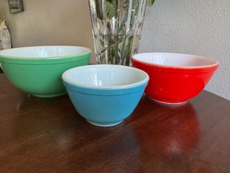 PYREX- glass vintage nesting bowls
