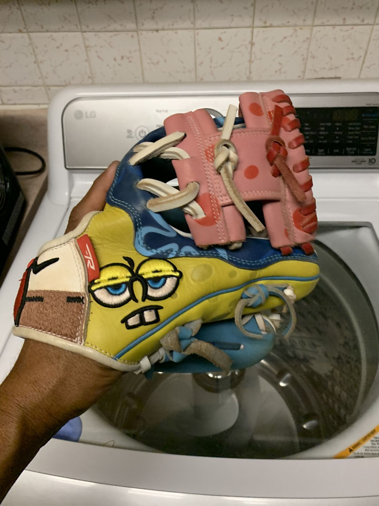 Tiger Sponge Bob Baseball Glove 11.25