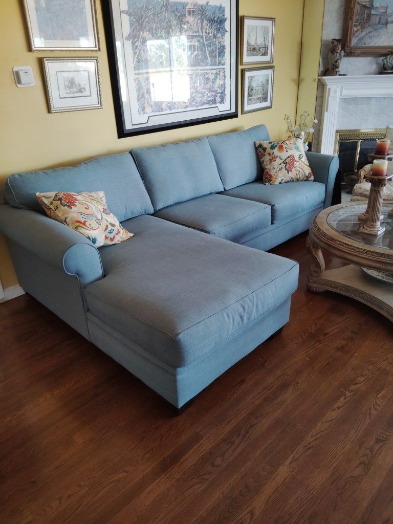 Couch/Sofa Sectional