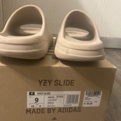 YEEZY SLIDE