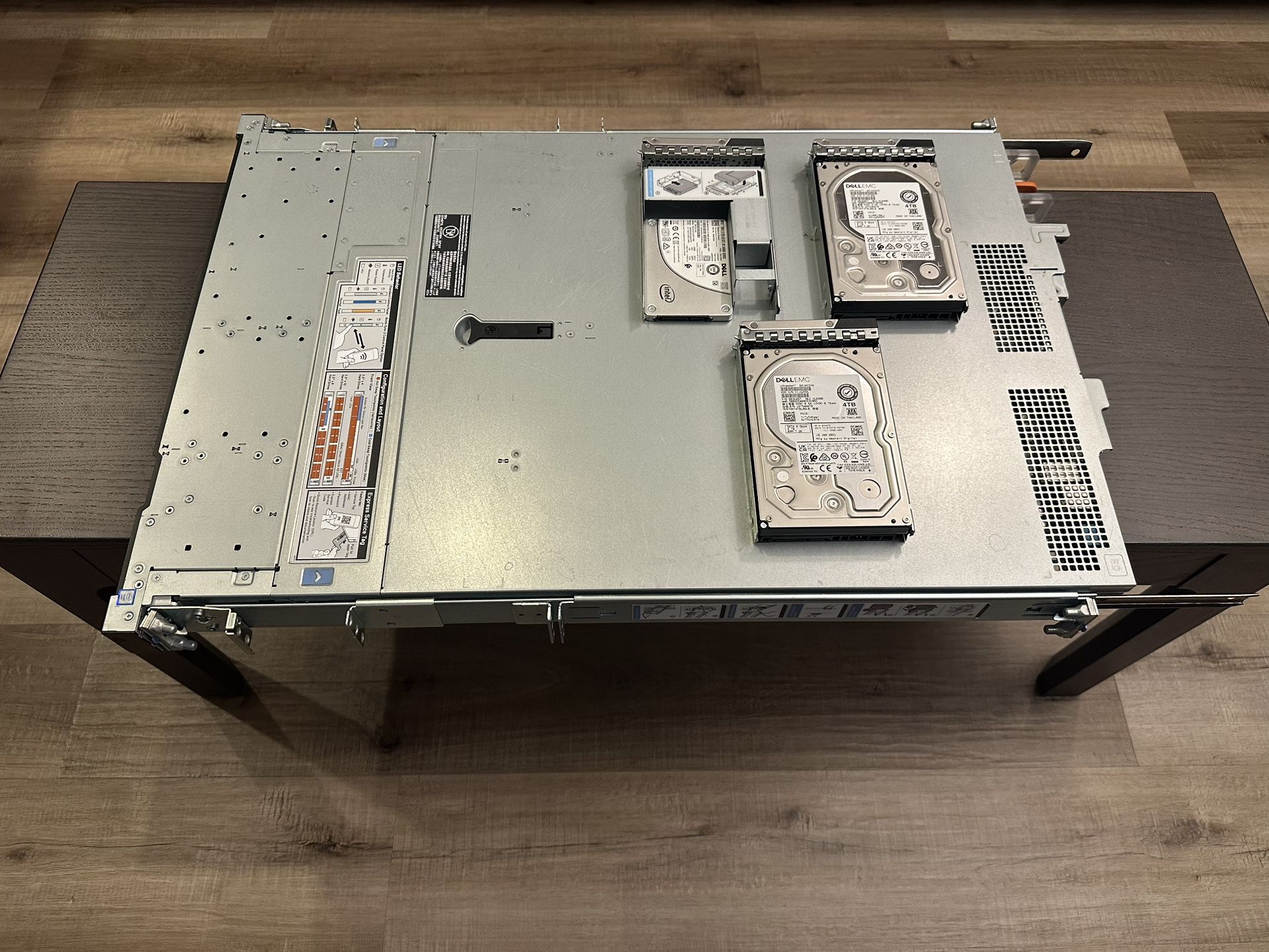 Dell EMC PowerEdge R440, PER440-3.5-4HDD 4x3.5 Server (Included: 2 4TB HDD 3.5”, 1 240GB SSD)