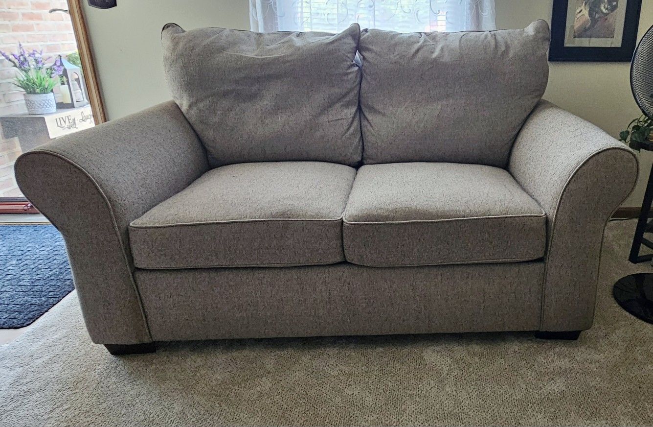 Loveseat 