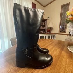 Womens Boots 8 W- NEW!!