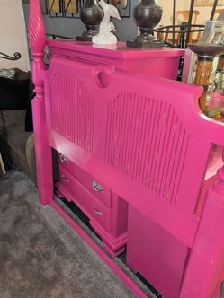 Pink queen size bedroom set