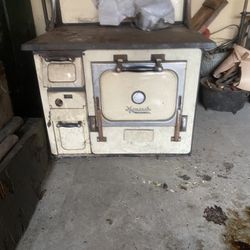 Antique Monarch Cooking Wood Stove for Sale in Renton, WA - OfferUp