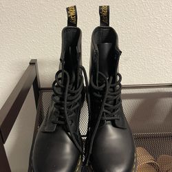 Doc Martins Size 7