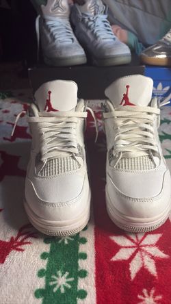 Jordan 4s white and gray