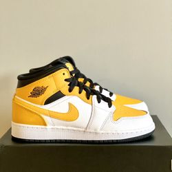 NEW Air Jordan 1 Mid (GS) University Gold SIZE 5.5Y (7W)