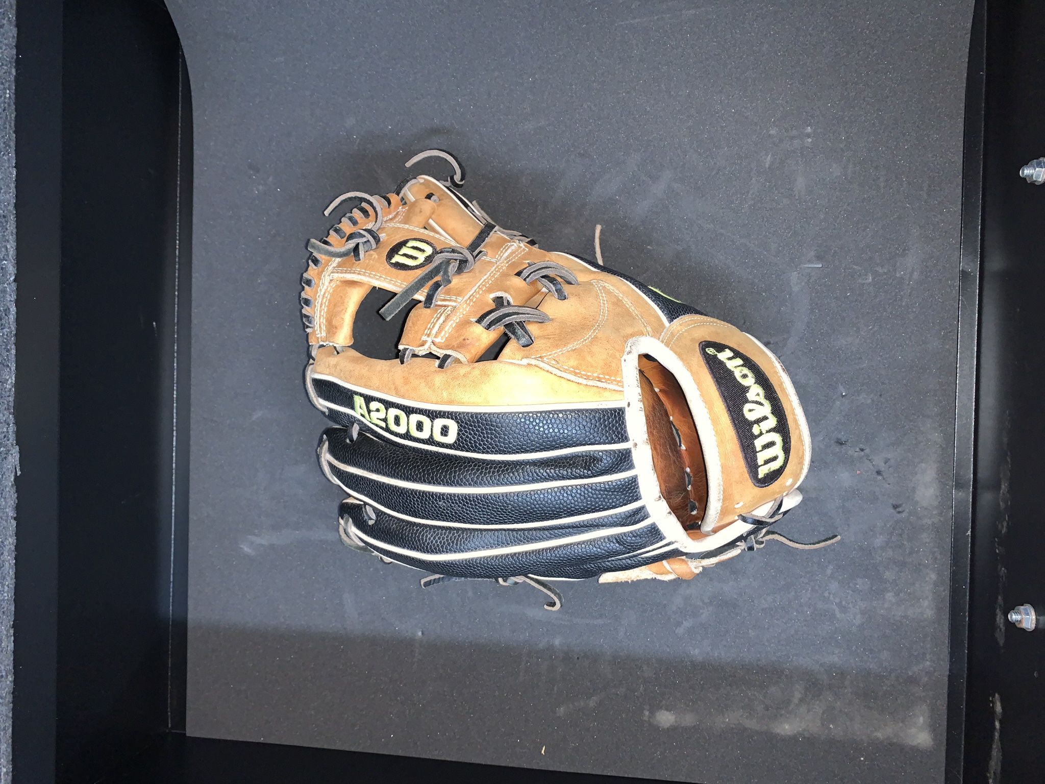 Wilson 11.75 Infield Glove