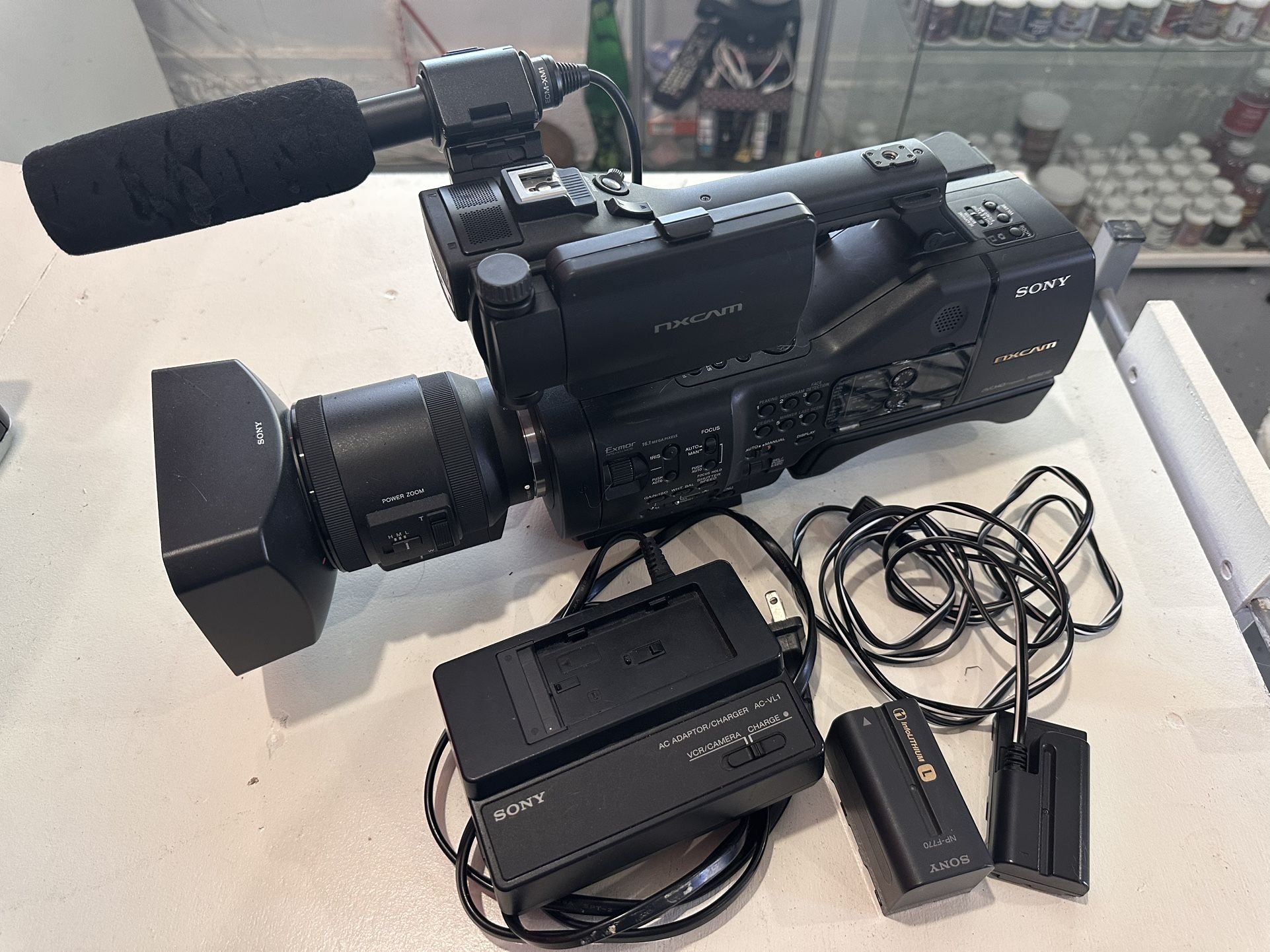 Sony NEX-EA50UH PROFESIONAL CAMCORDER / Trípod