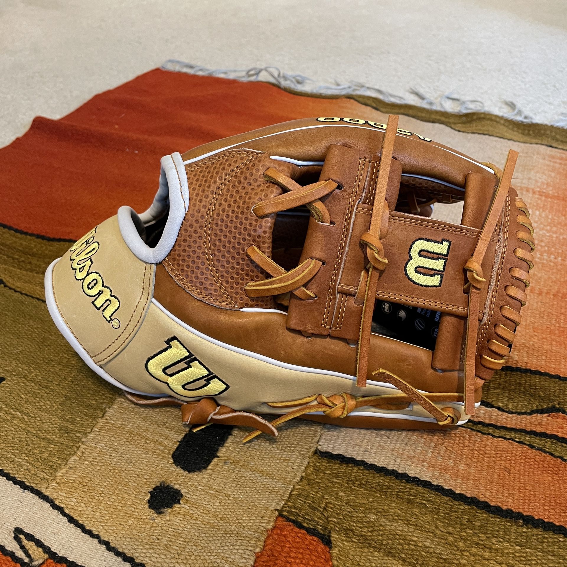 Brand New With Tags 2022 Wilson A2000 1786SC Baseball Glove 