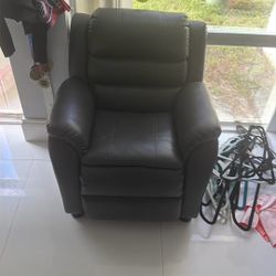 Not Free Don’t Ask Read 🚨🚨kids Recliner Chair $$50