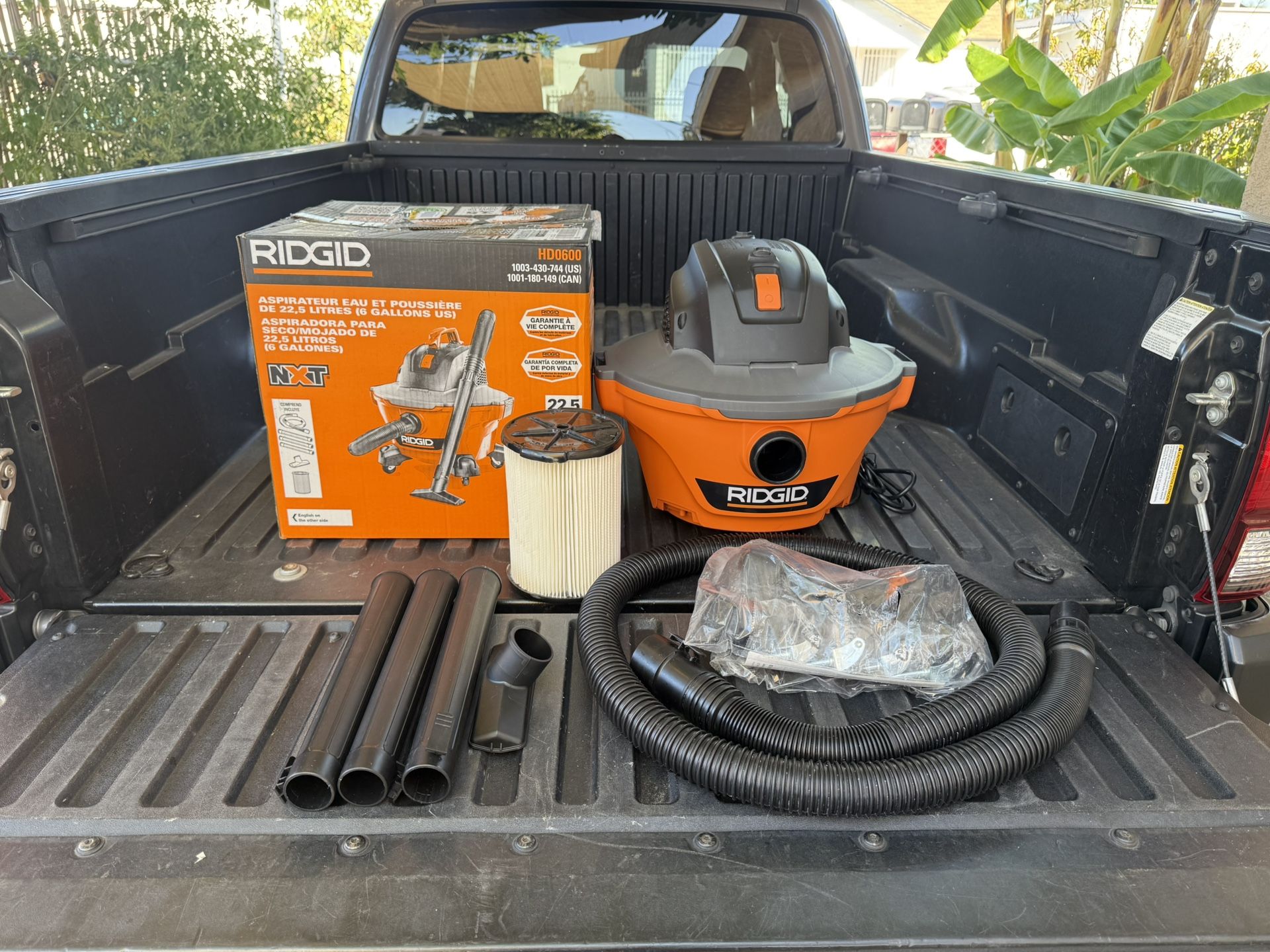 RIDGID 6 Gal. 3.5 Peak HP NXT Shop Vacuum Wet Dry Vac with General Debris Filter, Locking Hose and Attachments