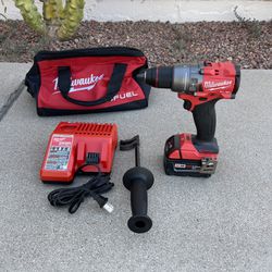 Milwaukee M18 FUEL 18V Lithium-Ion Brushless Cordless 1/2 in. Hammer Drill Driver Kit with Battery 5Ah And Charger 