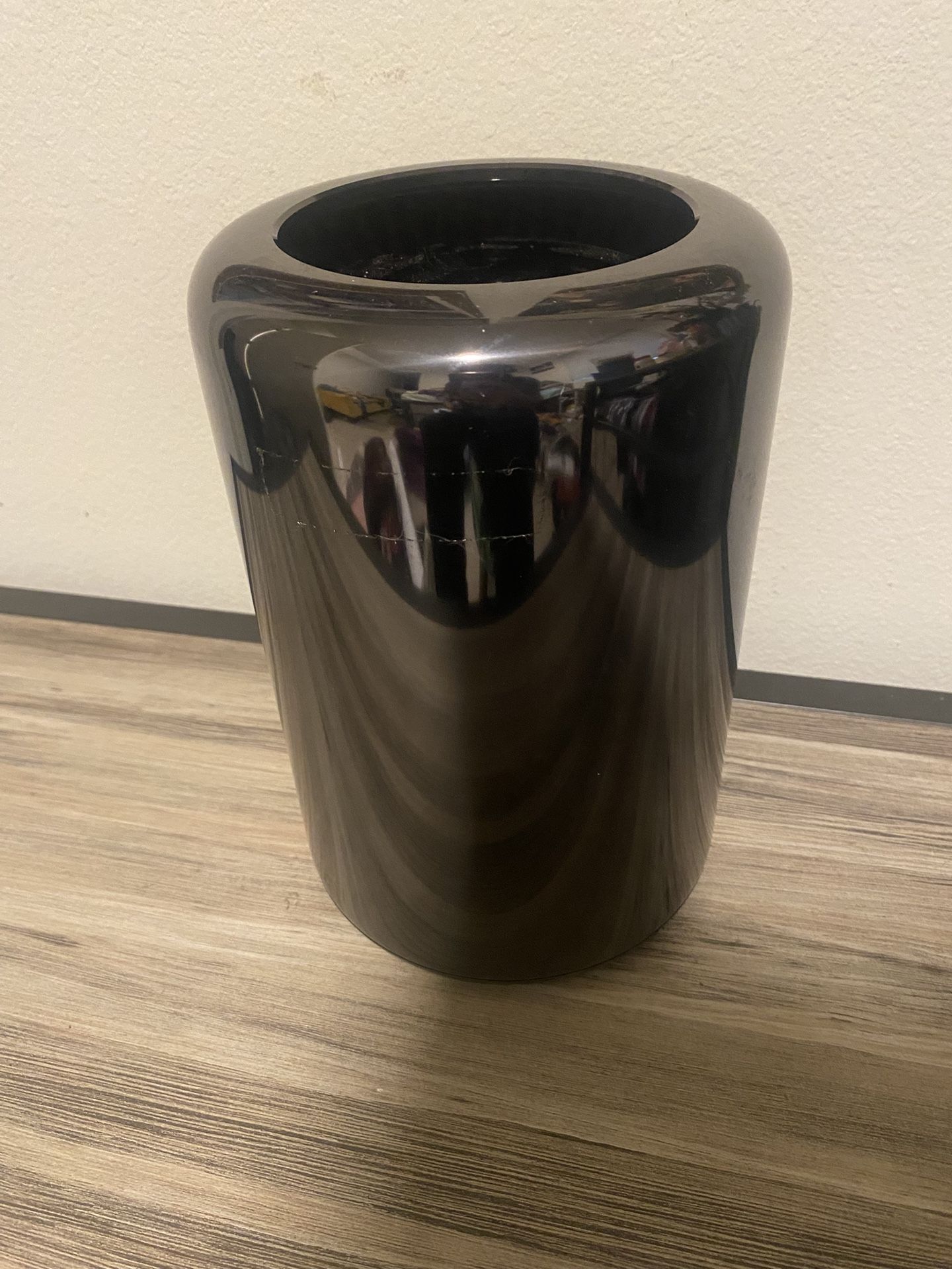 Apple MacPro “Trashcan” 2013