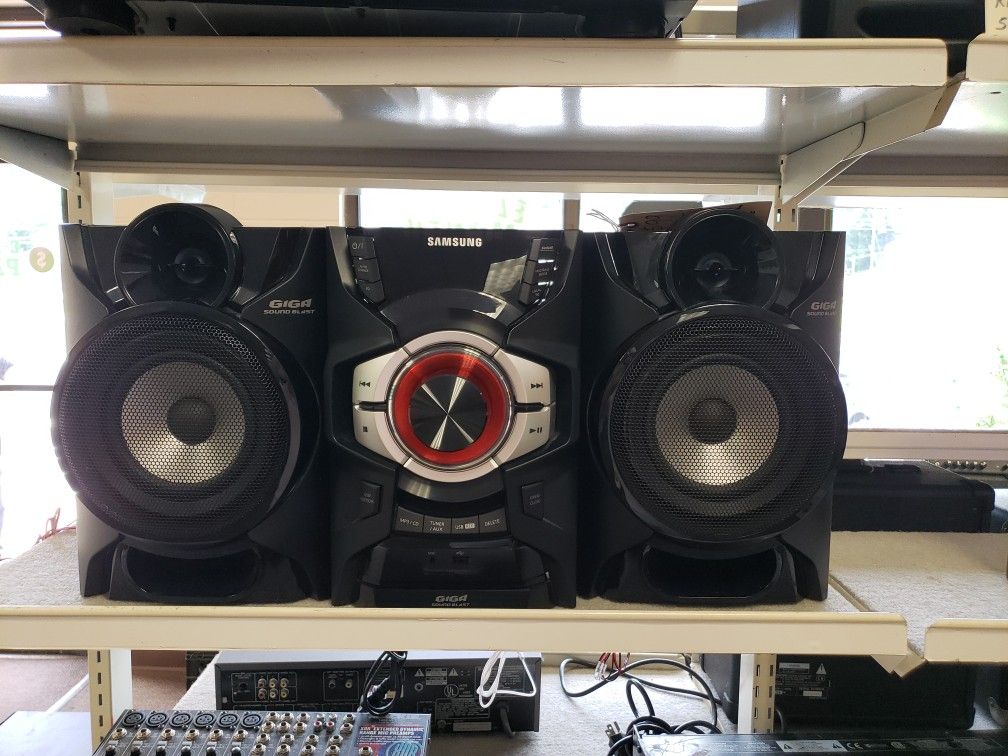Samsung Gigasound Blast Stereo System With Remote