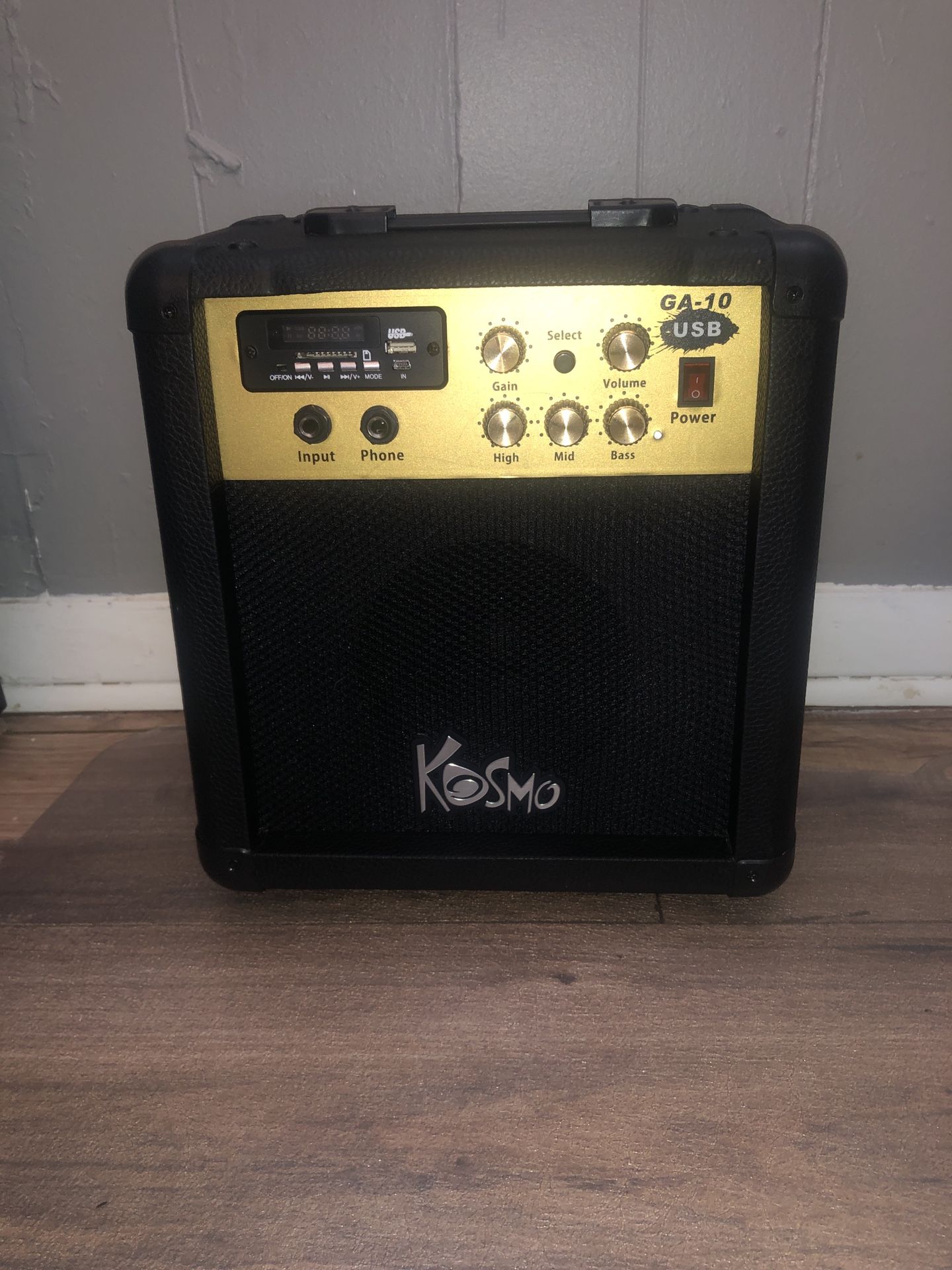 Two 25 V Kosmo speakers