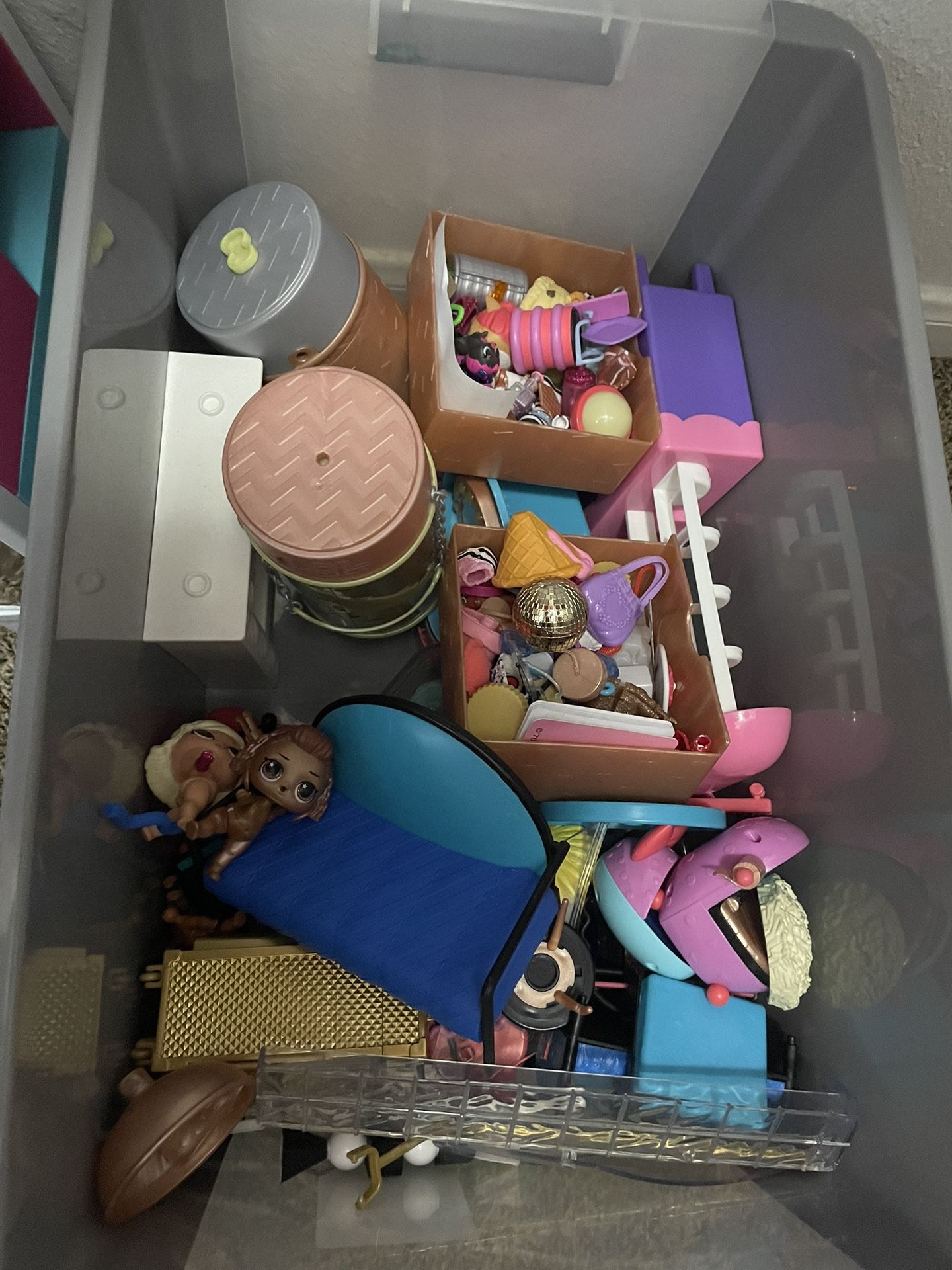 lol Doll House And Pieces From Other Packages 