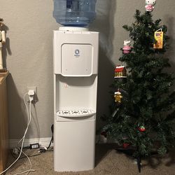 Primo water machine with water bottle