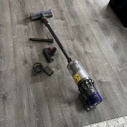 Dyson v10 vacuum 