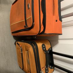Rolling Luggage With 4 Wheels For $25 And Rolling Carry On $20 Used Good 