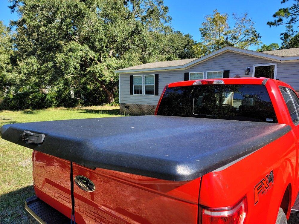 UnderCover Elite Tonneau Cover Ford F-150 2015-20 6'7" Bed