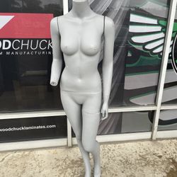 Female Mannequin Full Body Display – Retail Store Display Form
