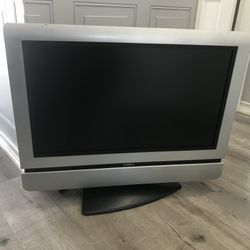 32 Inch Color Tv Made By Insignia !!!