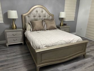 Queen bedroom set