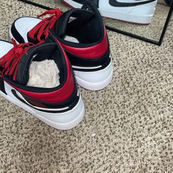  100$ Jordan 1 Mid Black/ Gym Red Size 8