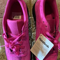 NWT Woman’s Size 7.5 Reebok Club C Pink Suede Shoe