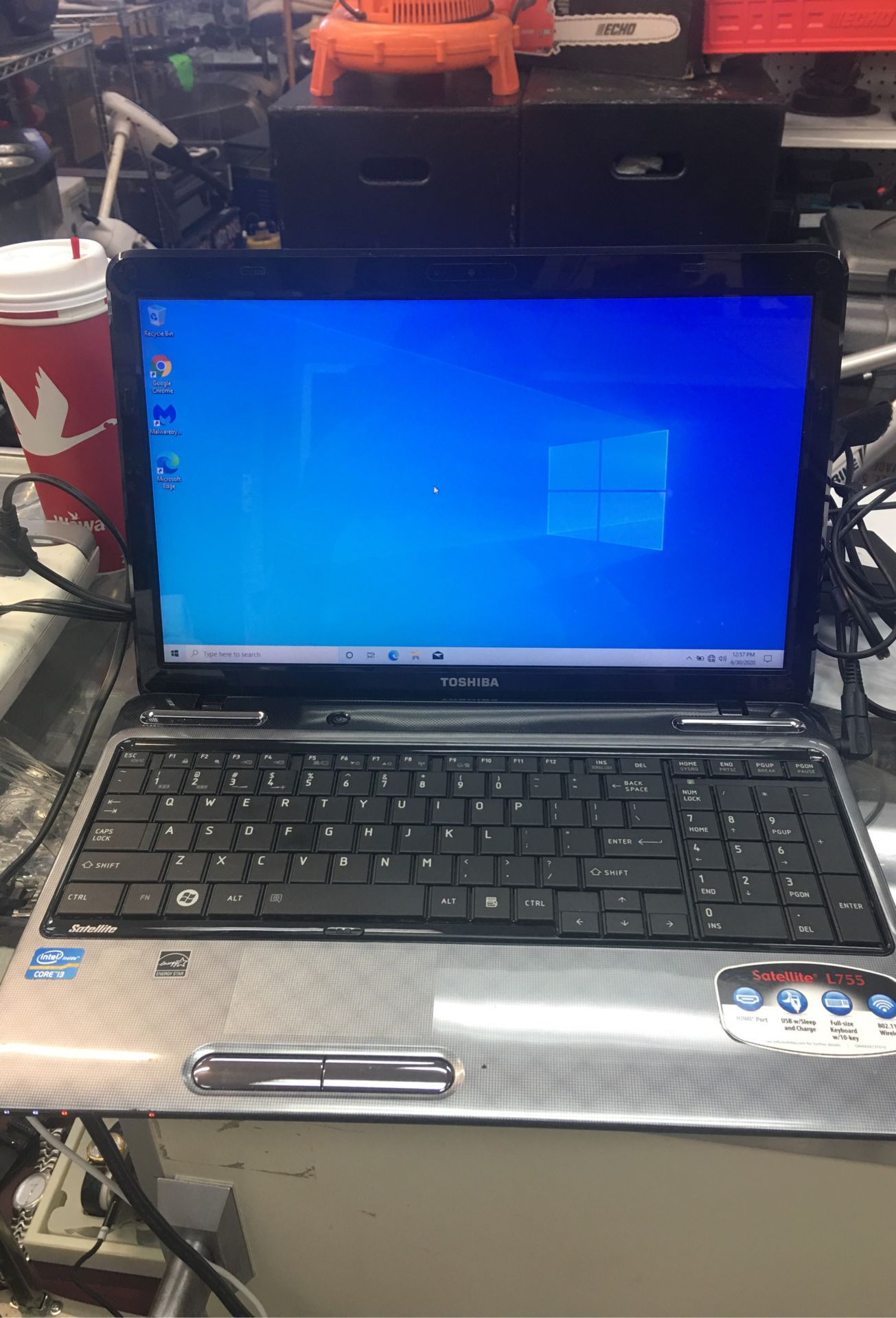 Toshiba computer laptop windows 10 , 500gb, 4gb Ram, i3 2.10ghz processor