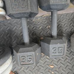 2 dumbbell. 35 Lb.      70$ Firm 