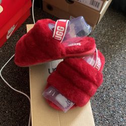 TODDLER SIZE 9C UGGS SLIDES