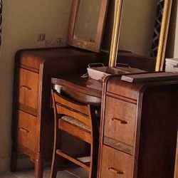 Antique Makeup Vanity With Chair