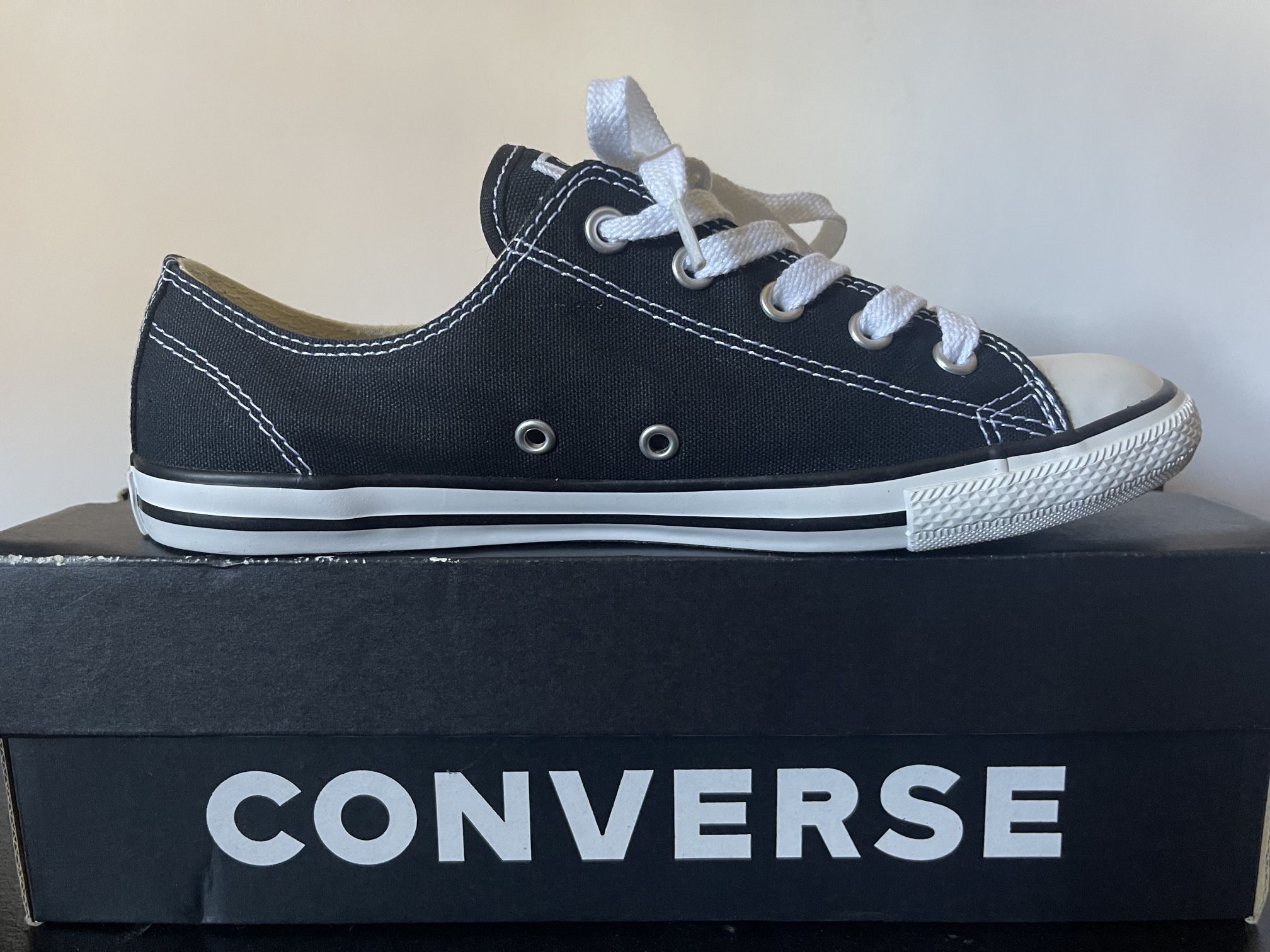WOMENS SZ 7 CONVERSE