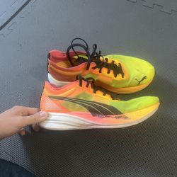 Puma Deviate Elite Size 7 Men/ 8.5 Women 