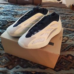 Adidas Yeezy 700 V3 Azael (9M)