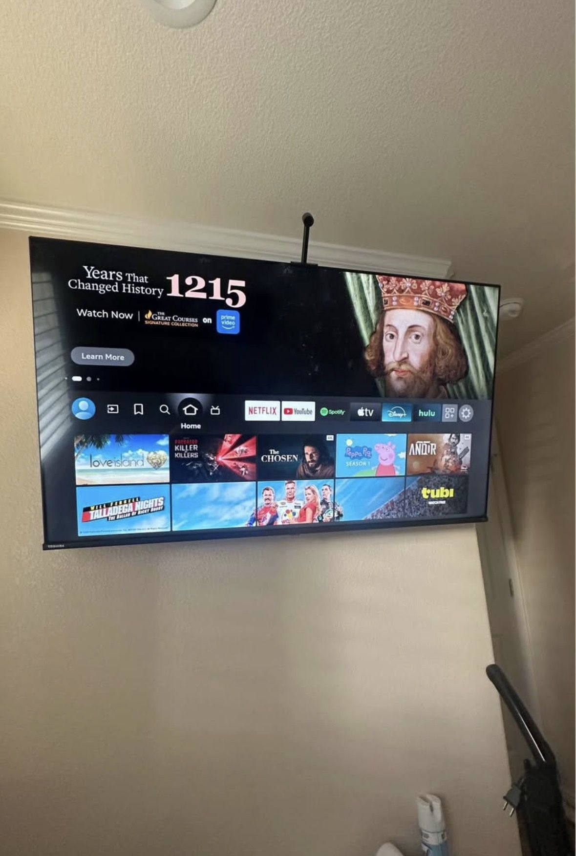 55” TV Includes Netflix/Spotify/Etc With Govee lights
