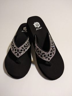 Women's Blingy Rhinestone Flip Flop Sandals