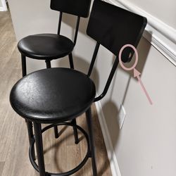 2 bar stools