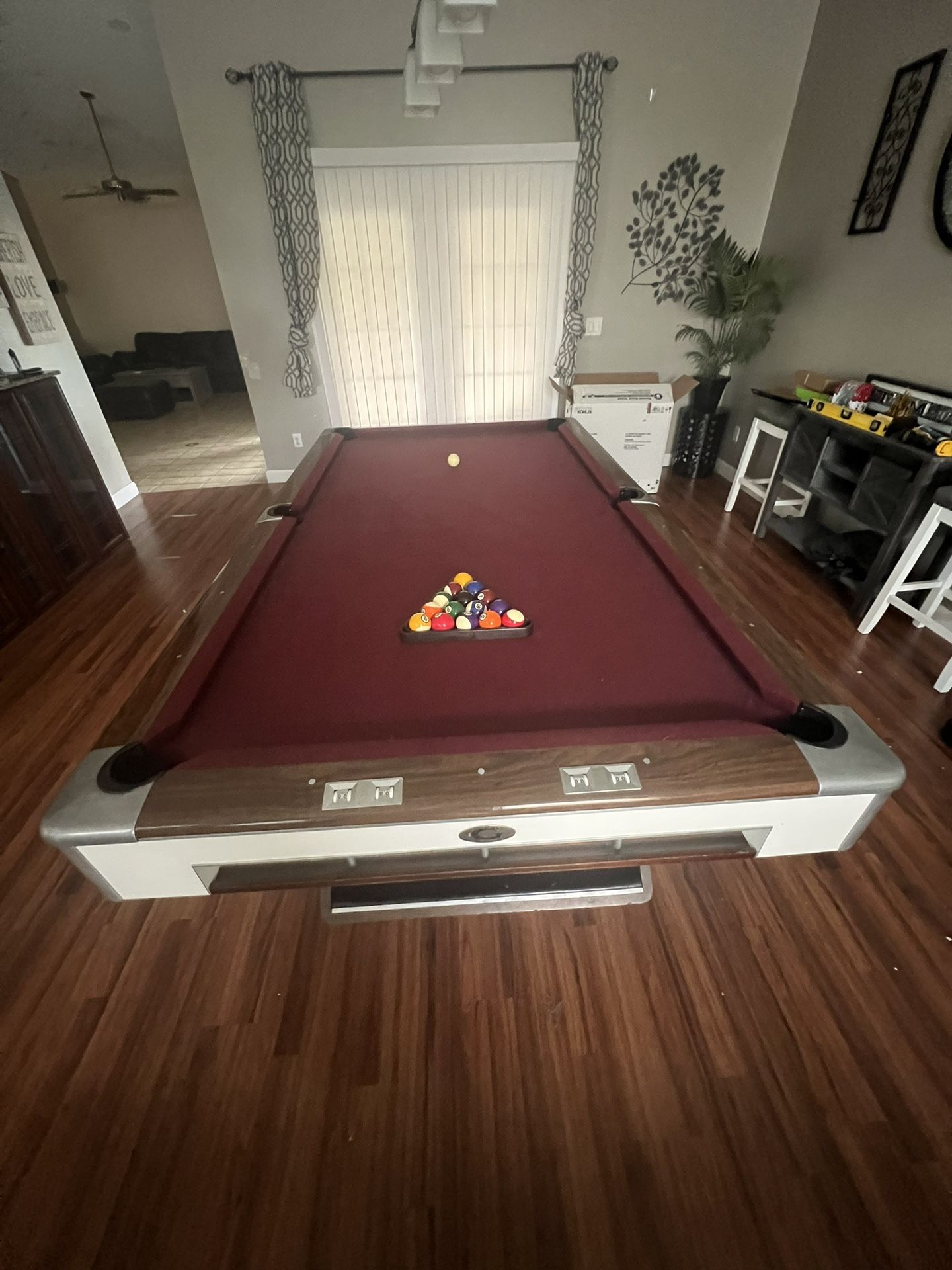 Professional pool Table 