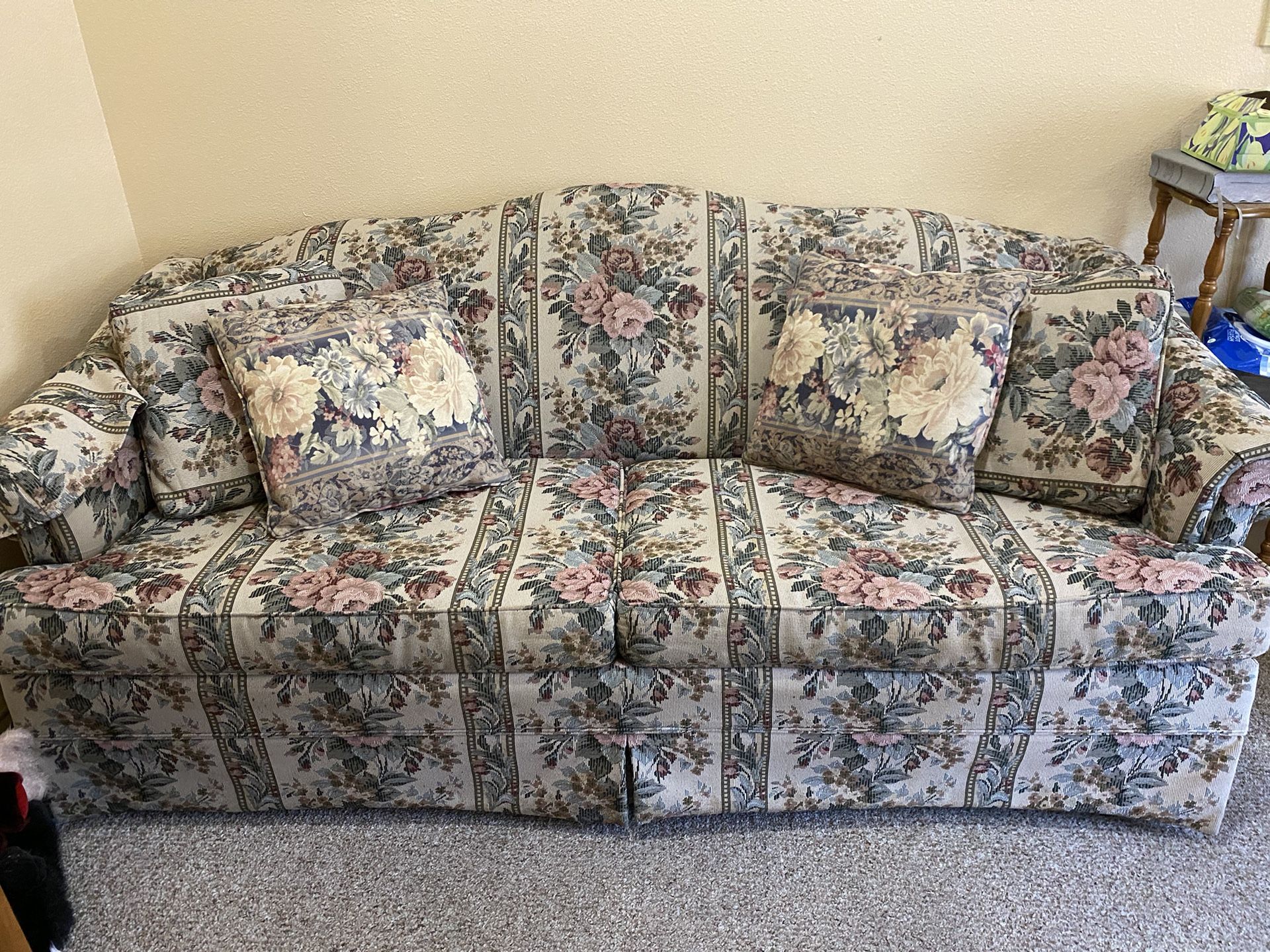 Like New Floral Couch. 