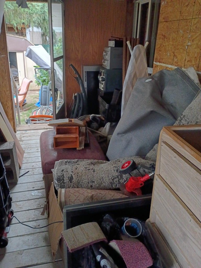 Lots Of Yard Sale Stuff A Bed Air Conditioner Lamps Beds Foot Massagers To Lamps To Stereos To Microwave Oven Everything's Got To Go For Sale
