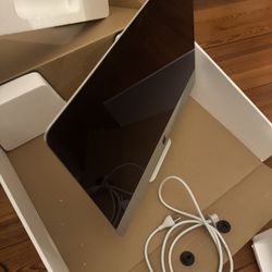 APPLE IMAC 2018 Used- like new 