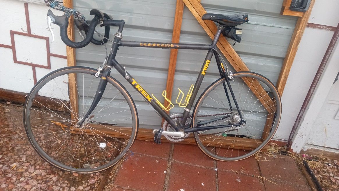 $250 TREK 2100 ROAD BIKE CARBON COMPOSITE (1998)